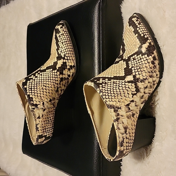 Call It Spring Python print mules - Picture 2 of 11